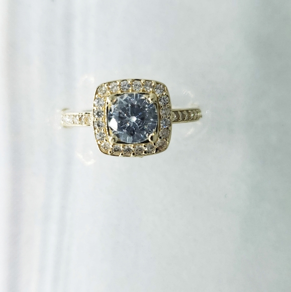 14KT Gold Elegant Round CZ Ring - Picture 1 of 11